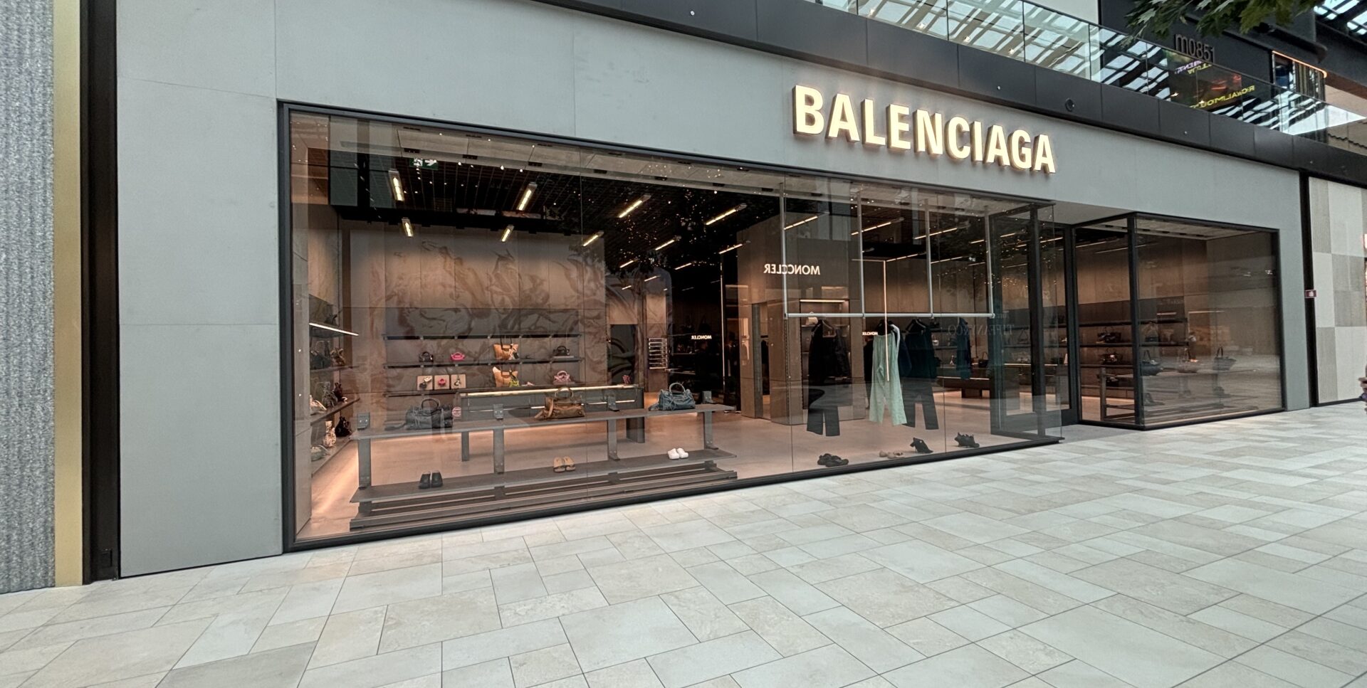 Balanciaga - Royalmount